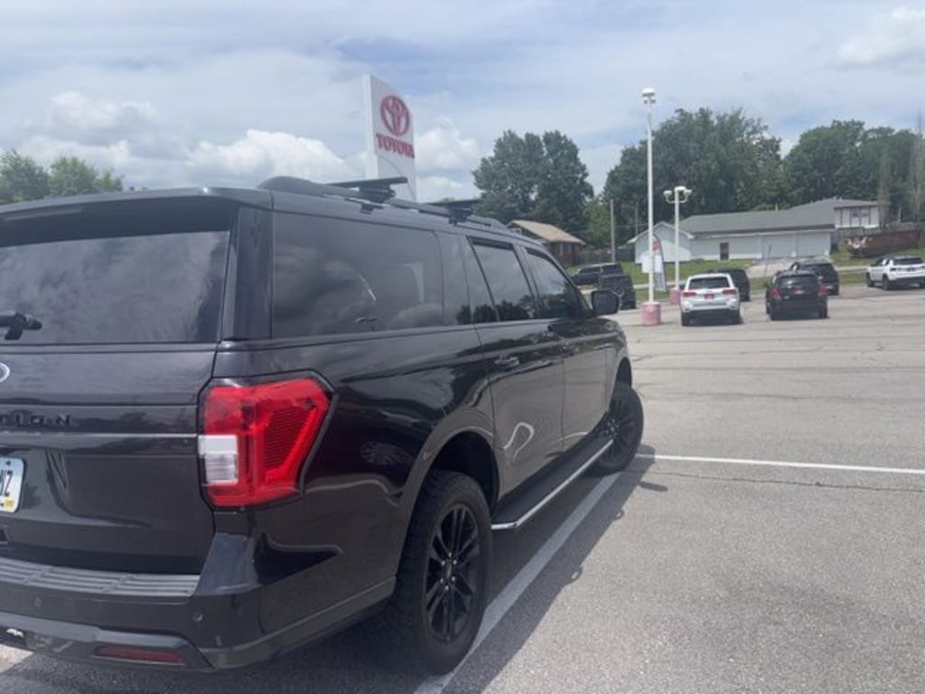 Used 2022 Ford Expedition Max XLT SUV