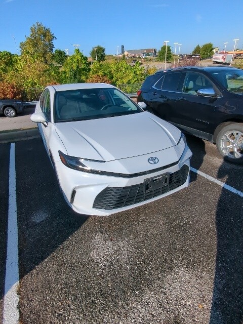2025 Toyota Camry SE photo 2