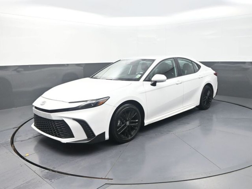 Used 2026 Toyota Camry SE Sedan