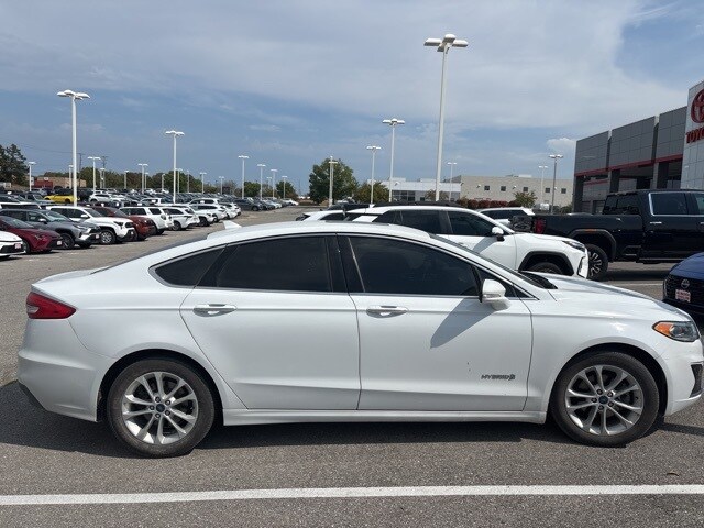 2019 Ford Fusion Hybrid SEL photo 4
