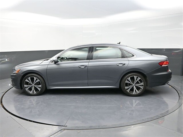 2021 Volkswagen Passat 2.0T SE photo 3