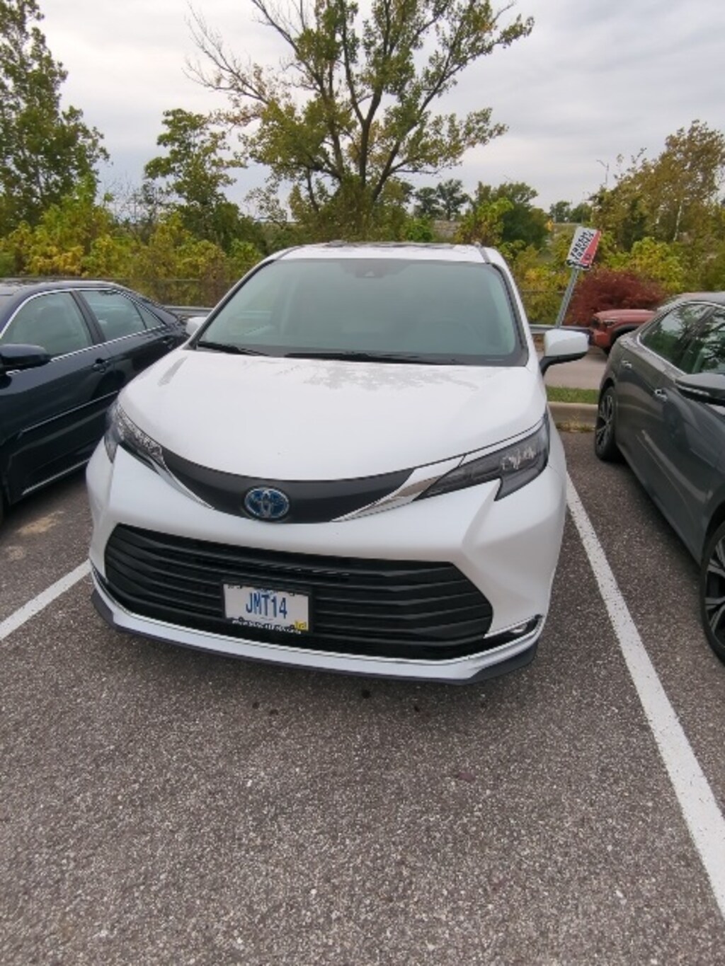 Used 2024 Toyota Sienna XLE Minivan/Van
