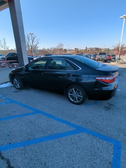2015 Toyota Camry SE photo 3