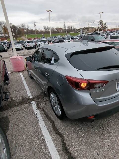 2014 Mazda Mazda3 s Touring Hatchback photo 4