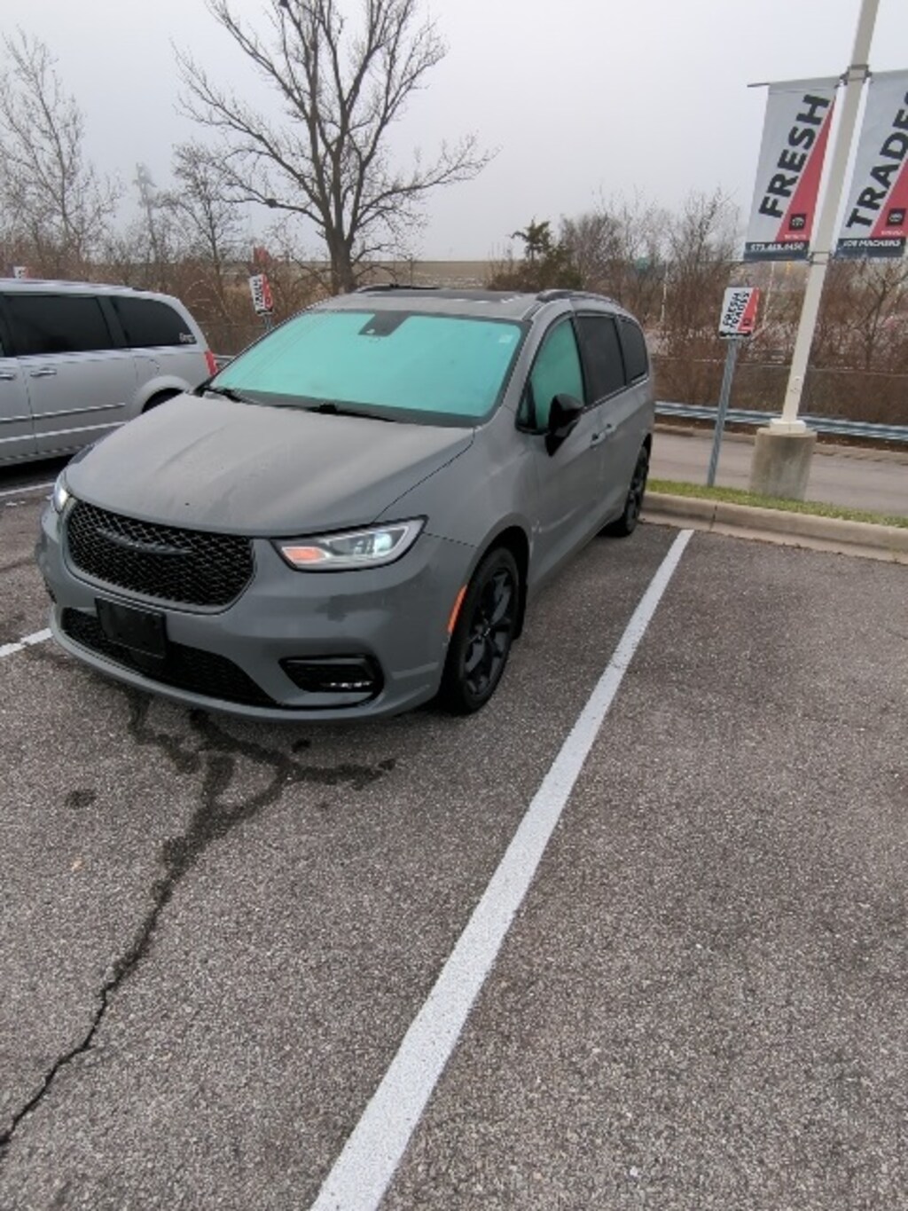 Used 2023 Chrysler Pacifica Limited Minivan/Van