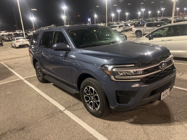 2022 Ford Expedition XLT photo 2