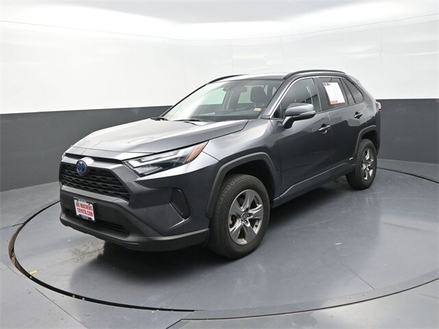 2024 Toyota RAV4 Hybrid XLE photo 2