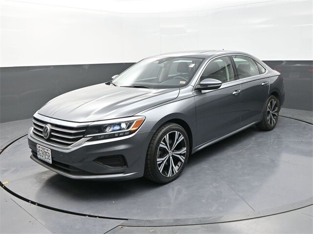 2021 Volkswagen Passat 2.0T SE photo 2