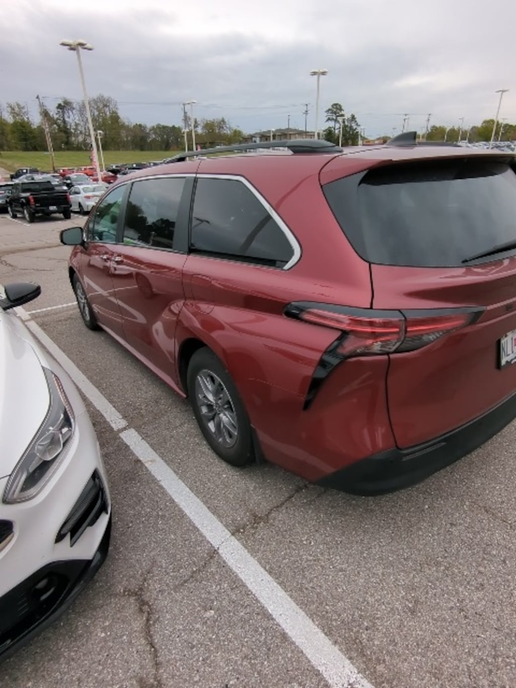Used 2021 Toyota Sienna XLE Minivan/Van