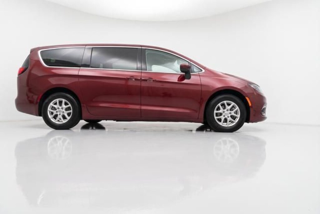 Used 2022 Chrysler Voyager LX Minivan/Van