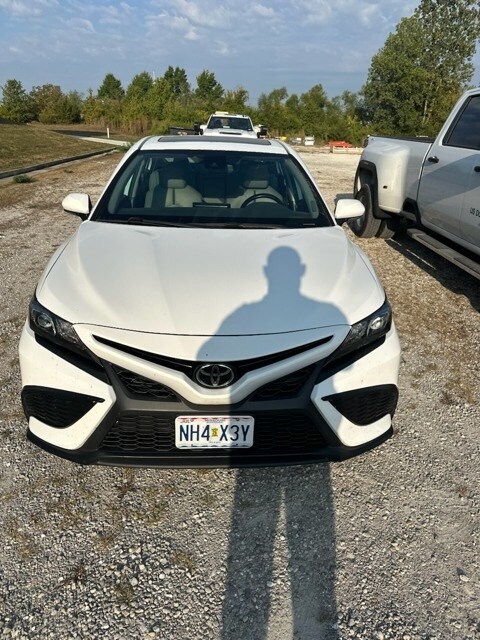 2022 Toyota Camry SE photo 2