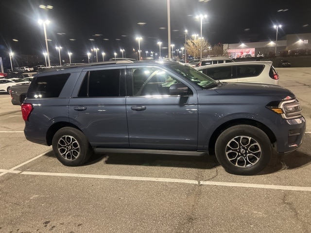 2022 Ford Expedition XLT photo 3