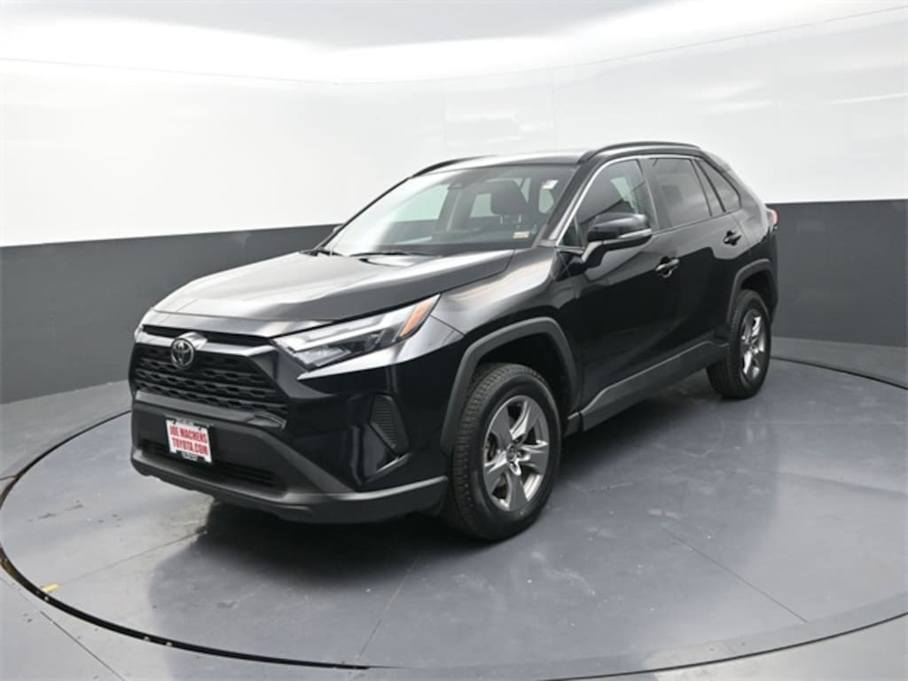 Used 2022 Toyota RAV4 XLE SUV