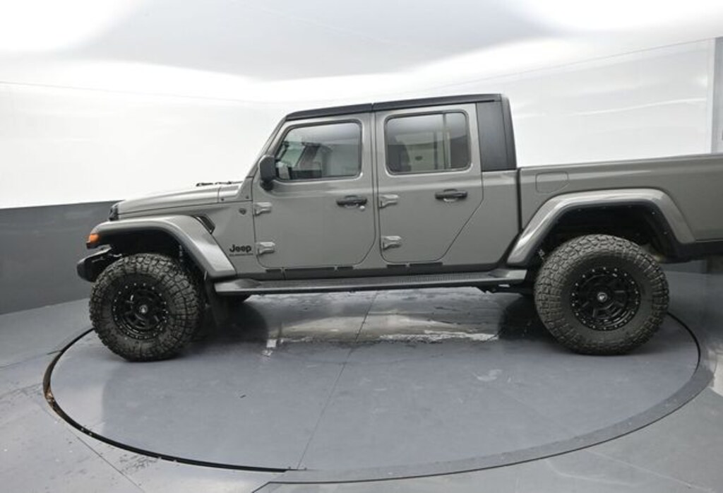 Used 2022 Jeep Gladiator Altitude Truck