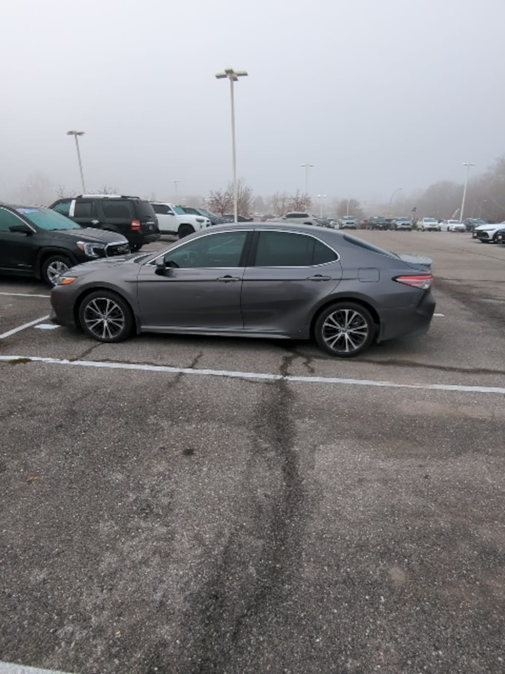 Used 2018 Toyota Camry SE Sedan