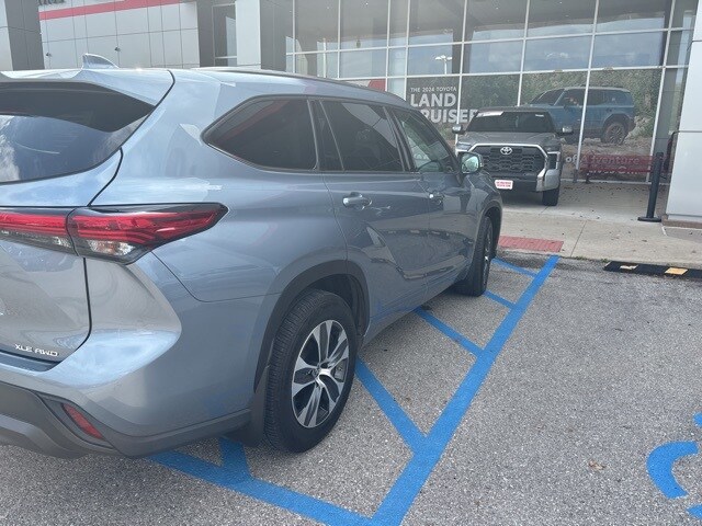 2020 Toyota Highlander XLE photo 3