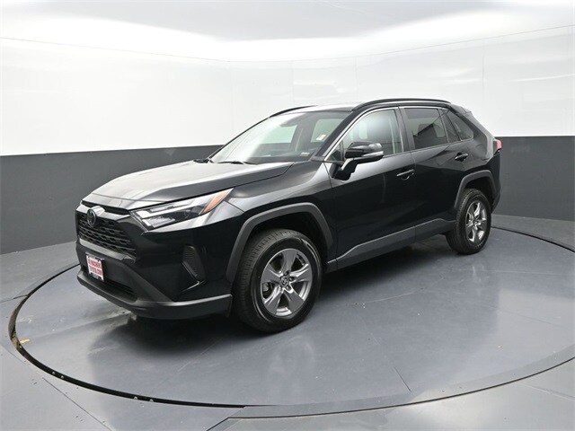 2023 Toyota RAV4 XLE photo 3
