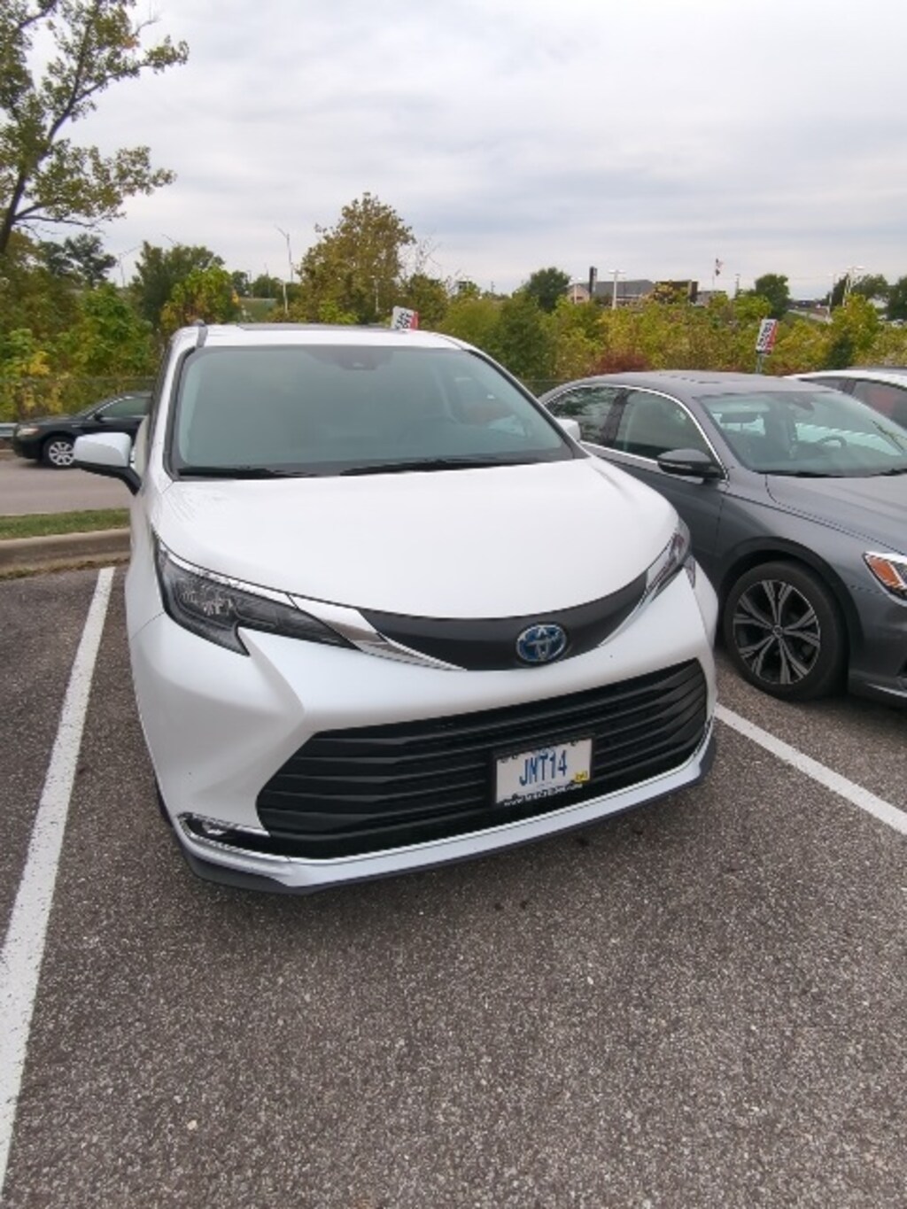 Used 2024 Toyota Sienna XLE Minivan/Van