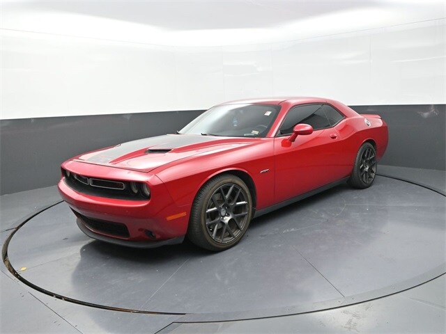 2016 Dodge Challenger SXT Plus photo 3