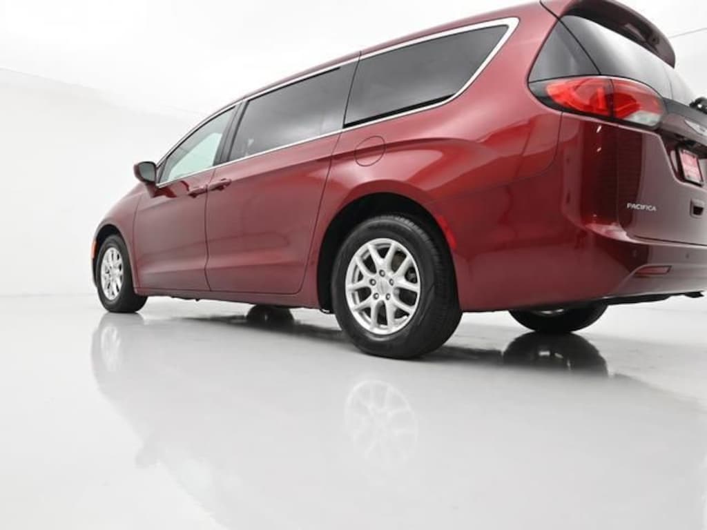 Used 2022 Chrysler Voyager LX Minivan/Van
