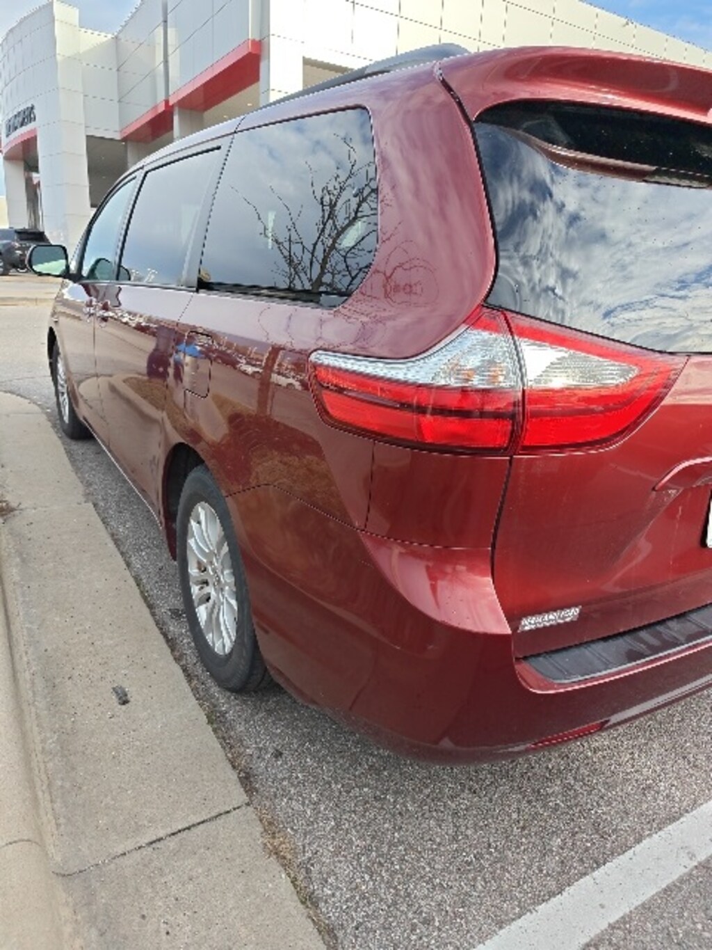 Used 2016 Toyota Sienna XLE Minivan/Van