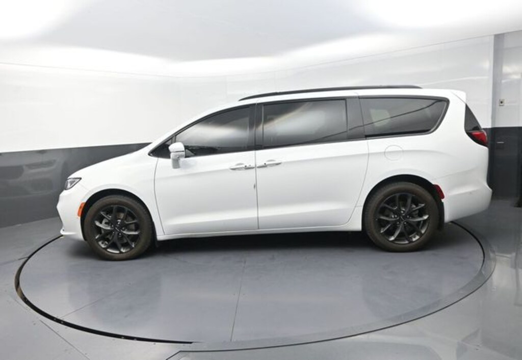 Used 2022 Chrysler Pacifica Limited Minivan/Van