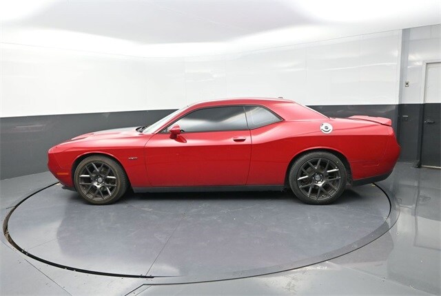 2016 Dodge Challenger SXT Plus photo 4