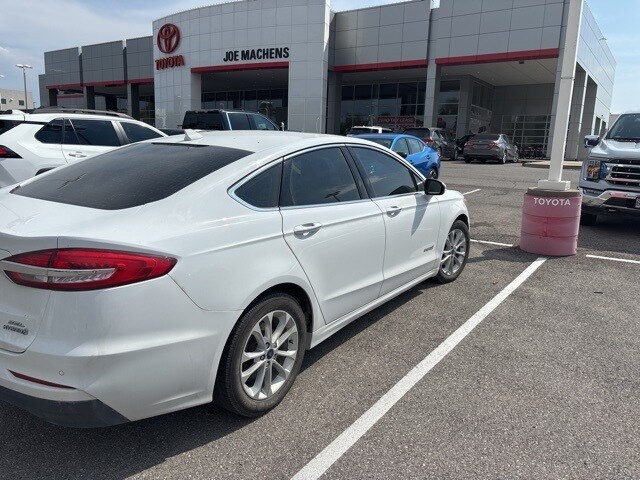 2019 Ford Fusion Hybrid SEL photo 3