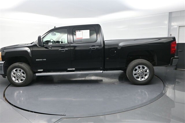 2011 Chevrolet Silverado 3500HD LT photo 2