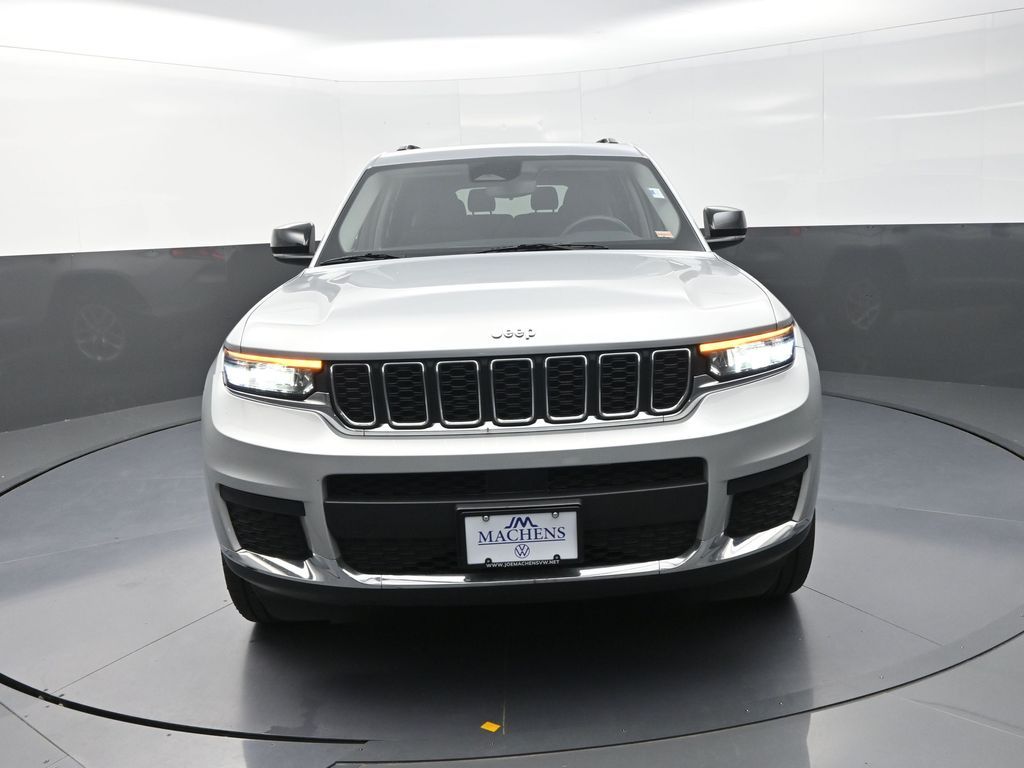 2023 Jeep Grand Cherokee Laredo photo 2