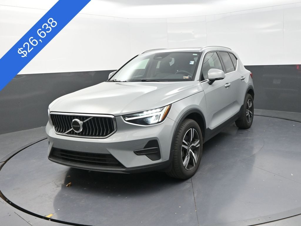 Used 2024 Volvo XC40 B5 Core SUV