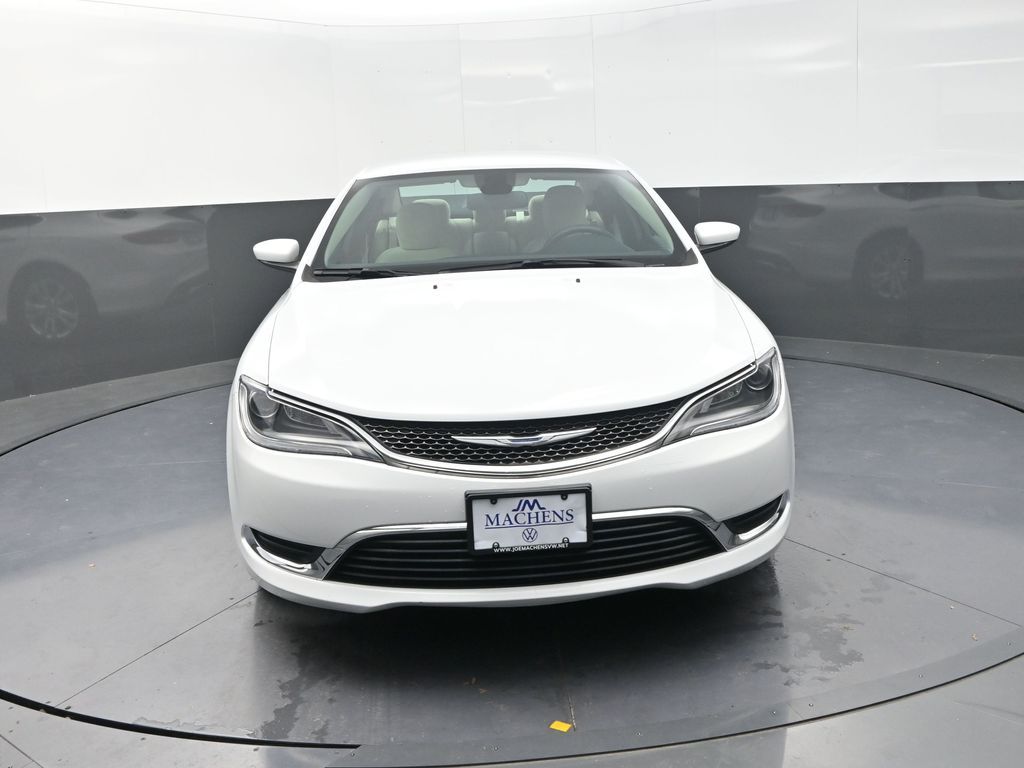 2016 Chrysler 200 Limited photo 2