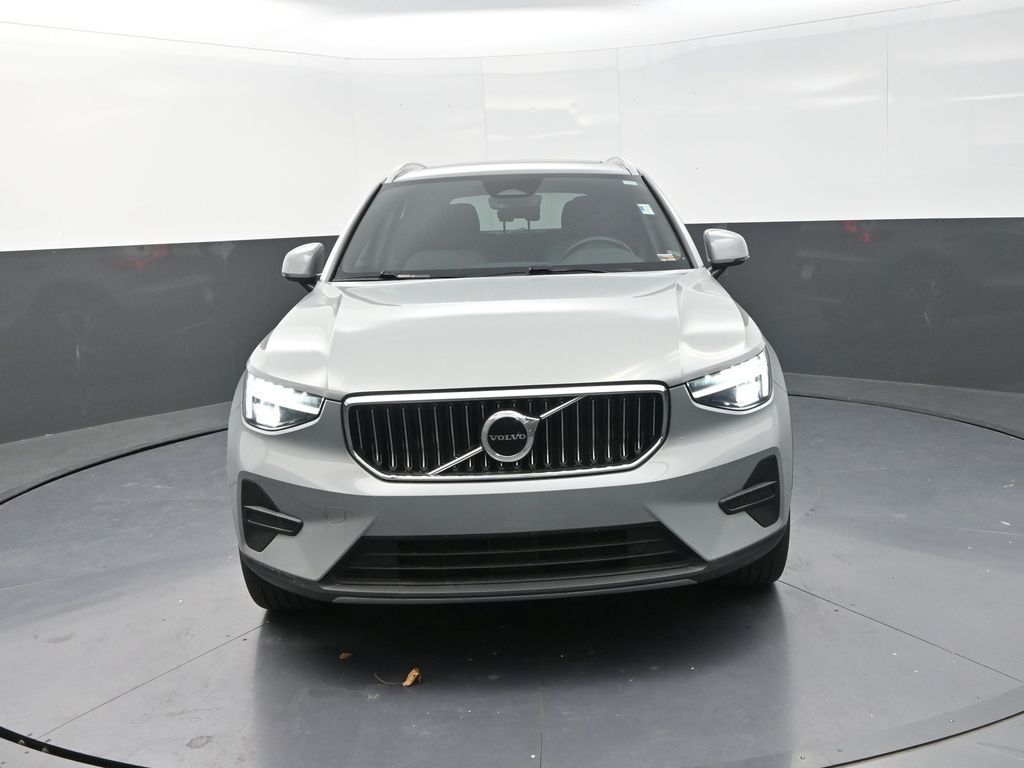 2024 Volvo XC40 Core photo 2