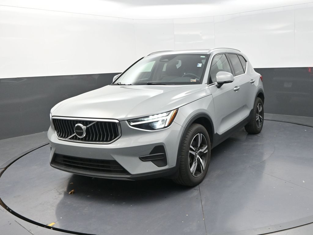 2024 Volvo XC40 Core photo 3