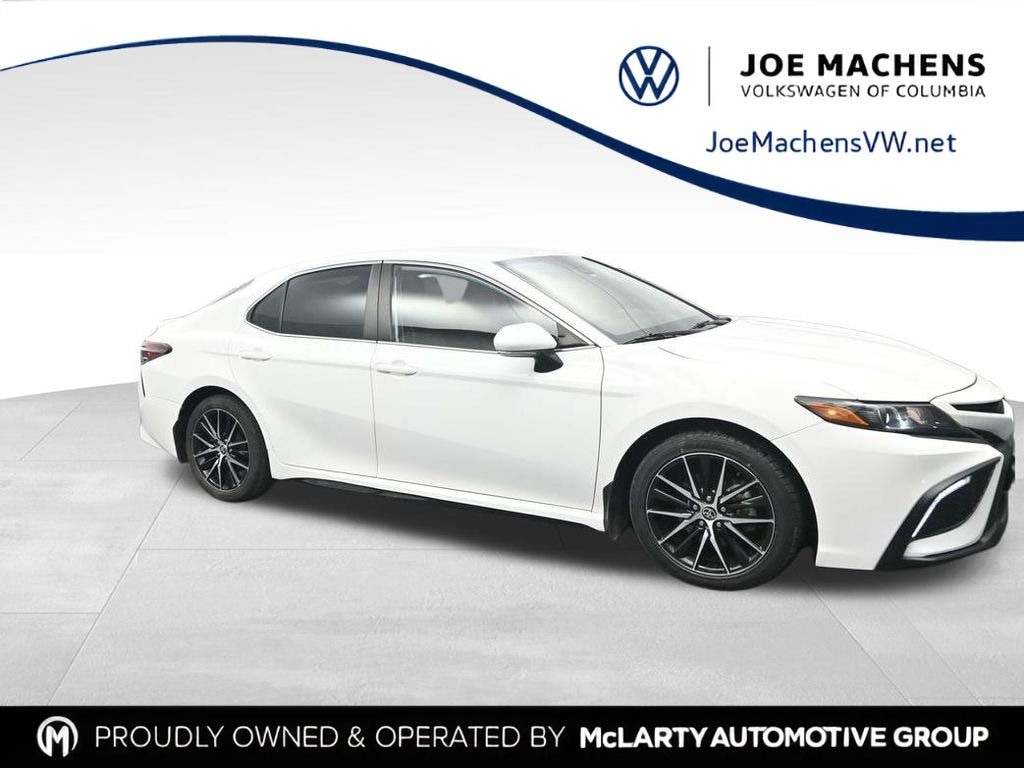 Used 2022 Toyota Camry SE Sedan