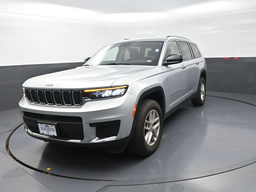 2023 Jeep Grand Cherokee Laredo photo 3