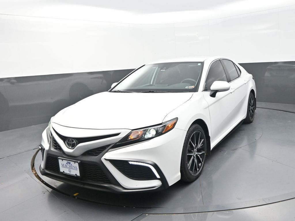 2022 Toyota Camry SE photo 3