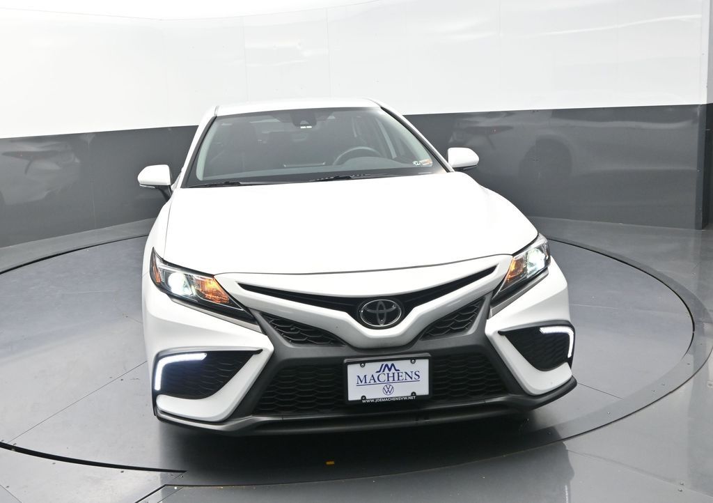 2022 Toyota Camry SE photo 2