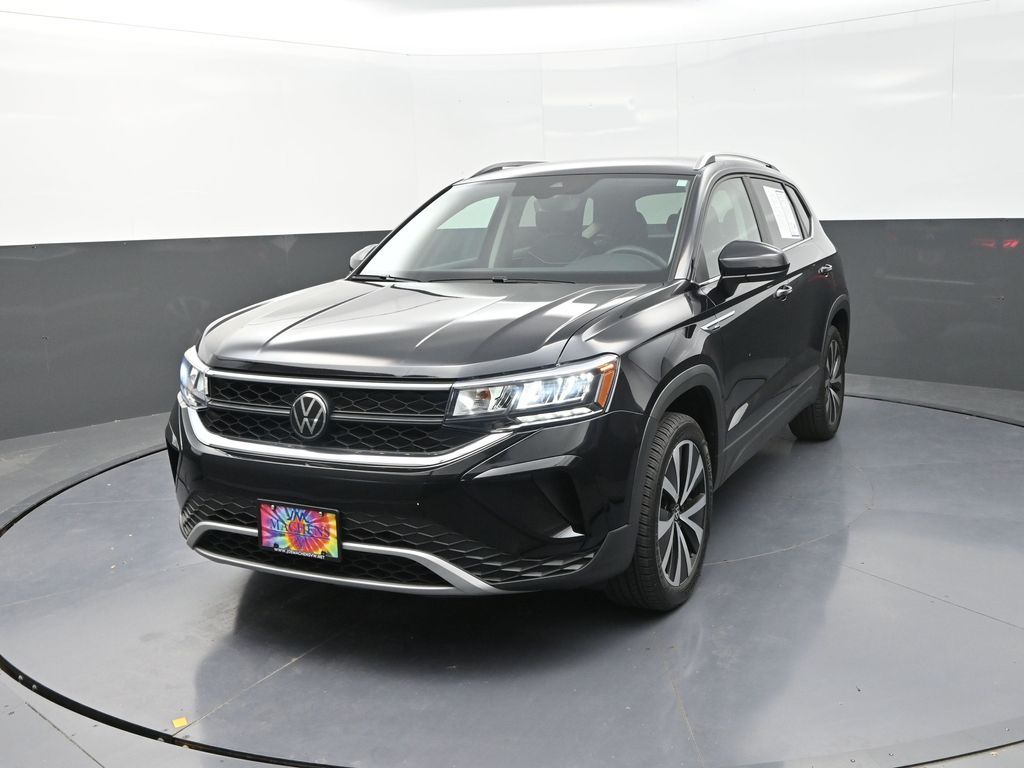 2024 Volkswagen Taos SE photo 3