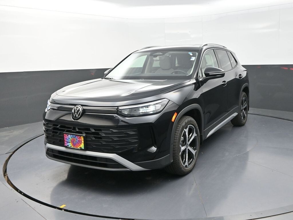 Used 2025 Volkswagen Tiguan 2.0T SE SUV