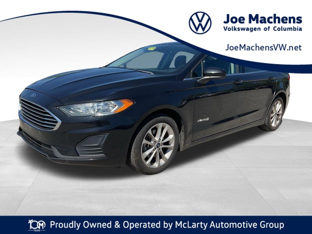 2019 Ford Fusion SE's photo
