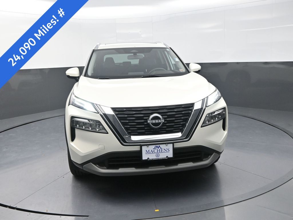 2022 Nissan Rogue SV photo 2