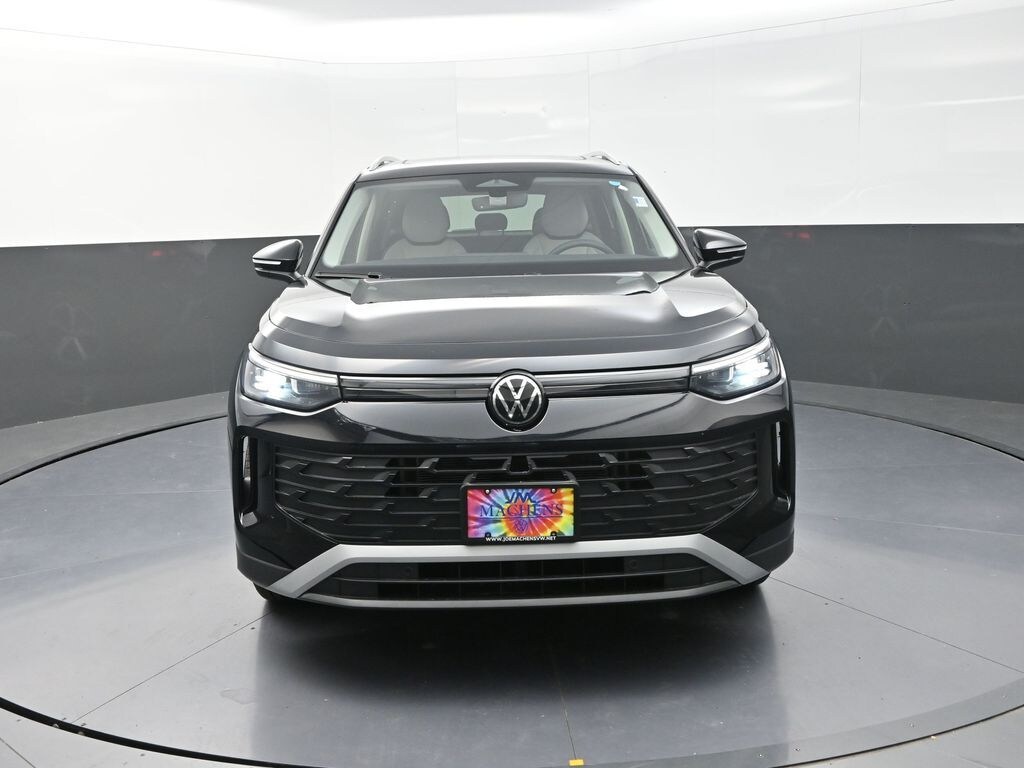 Used 2025 Volkswagen Tiguan 2.0T SE SUV