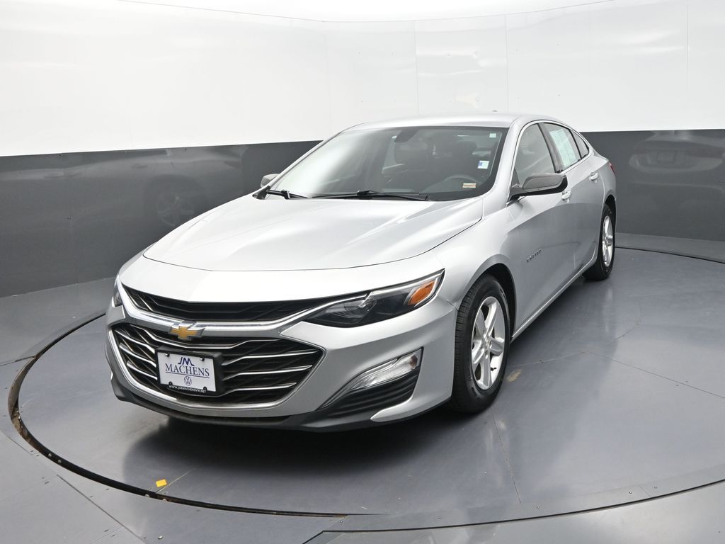 2020 Chevrolet Malibu LS photo 3