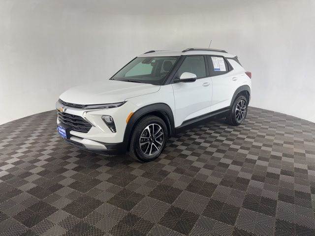 2025 Chevrolet Trailblazer LT photo 3