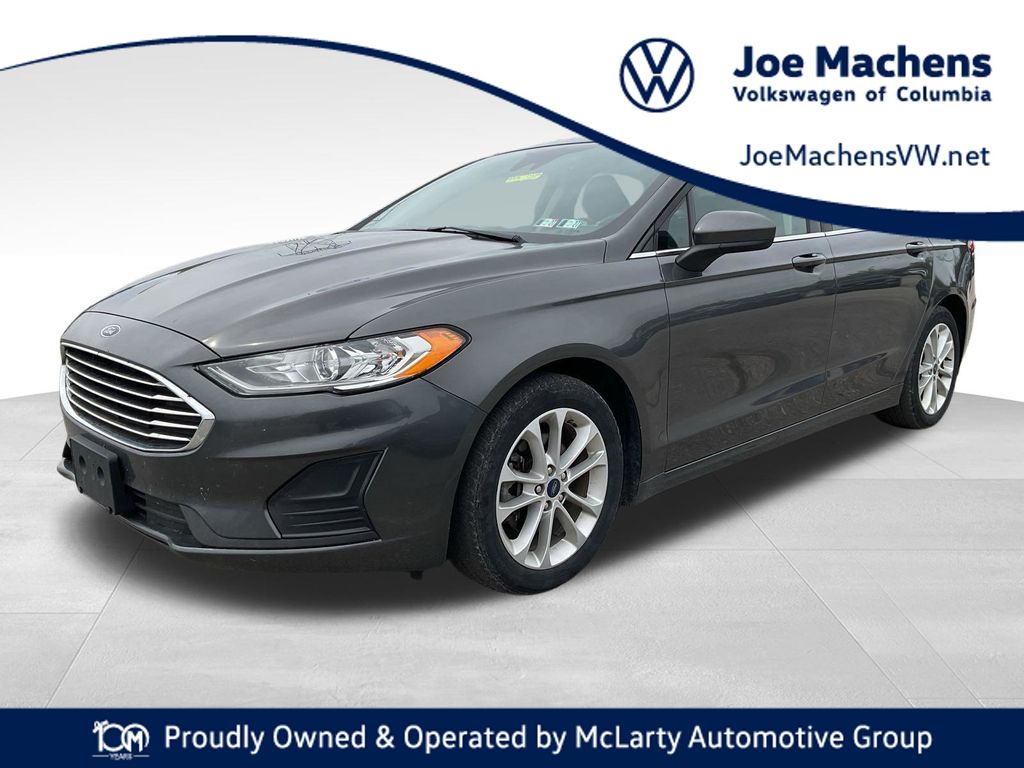 2020 Ford Fusion SE's photo