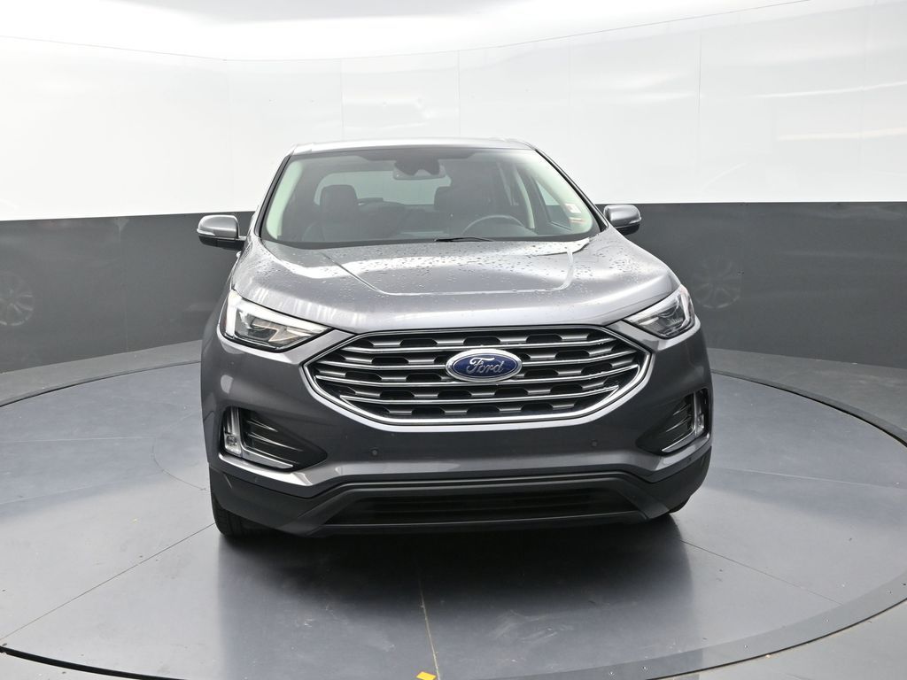 2022 Ford Edge Titanium photo 2