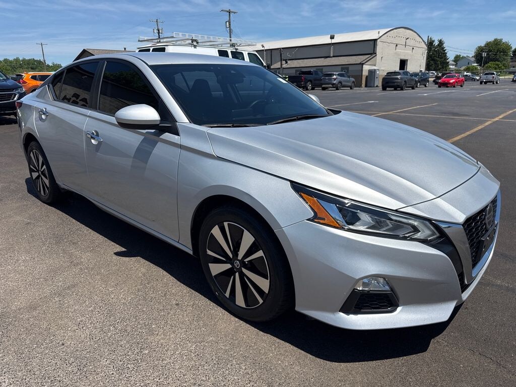 Used 2022 Nissan Altima 2.5 SV Sedan