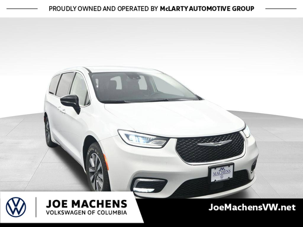 2024 Chrysler Pacifica PHEV Select