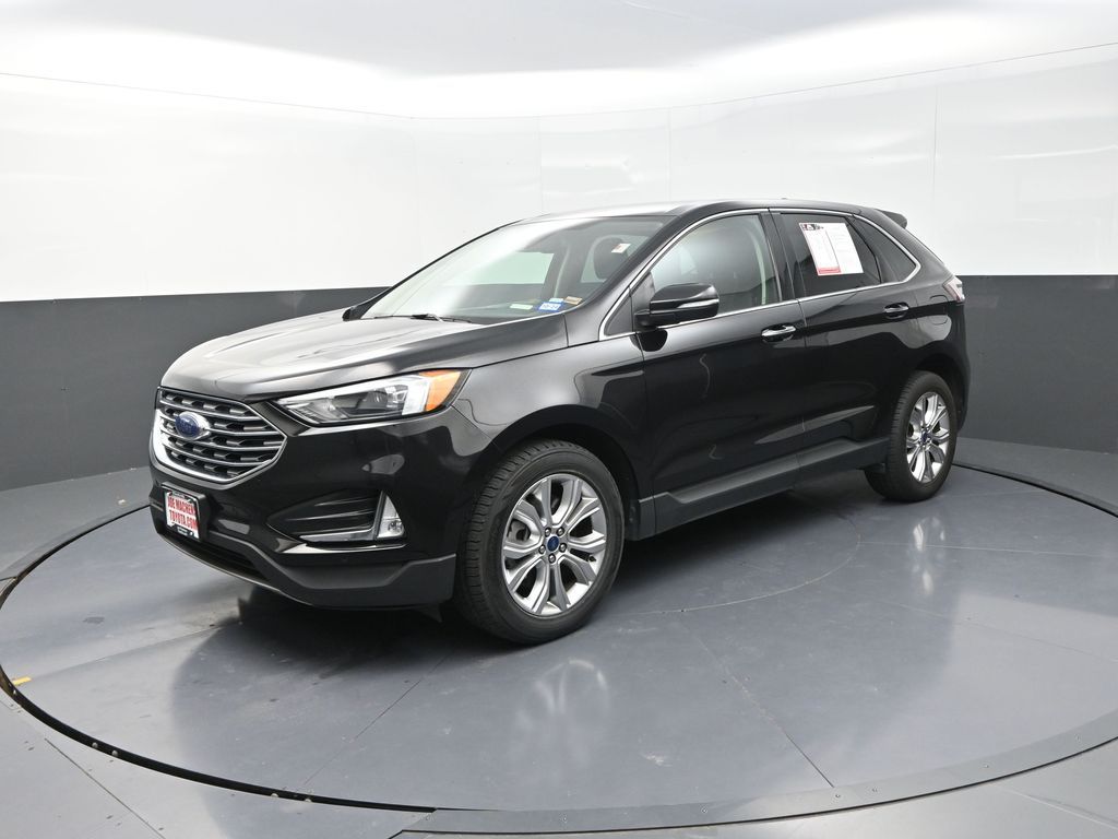 2022 Ford Edge Titanium photo 2